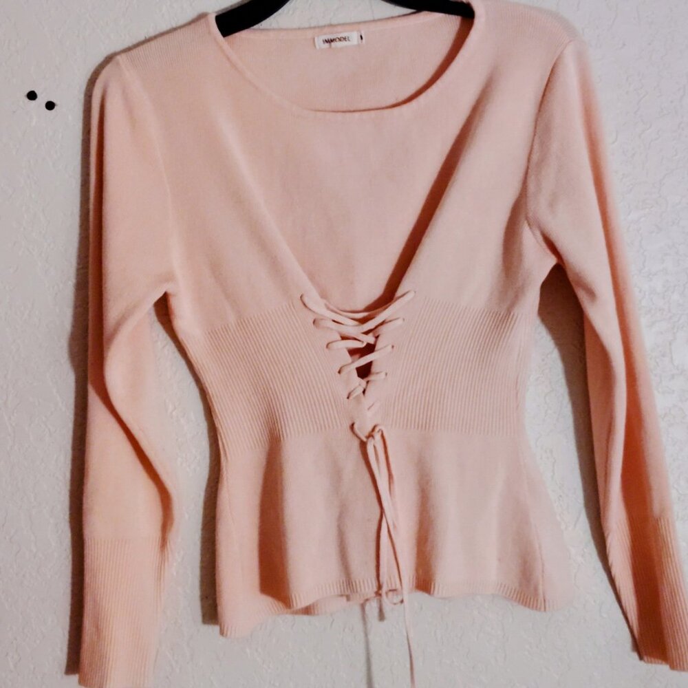 IMMODEL  LACE-UP KNIT TOP